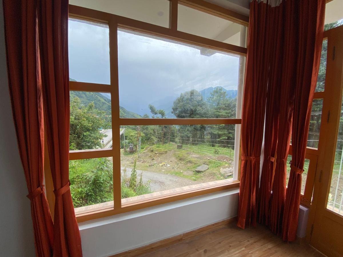 Hotel Mansarovar Inn Munsyari Экстерьер фото