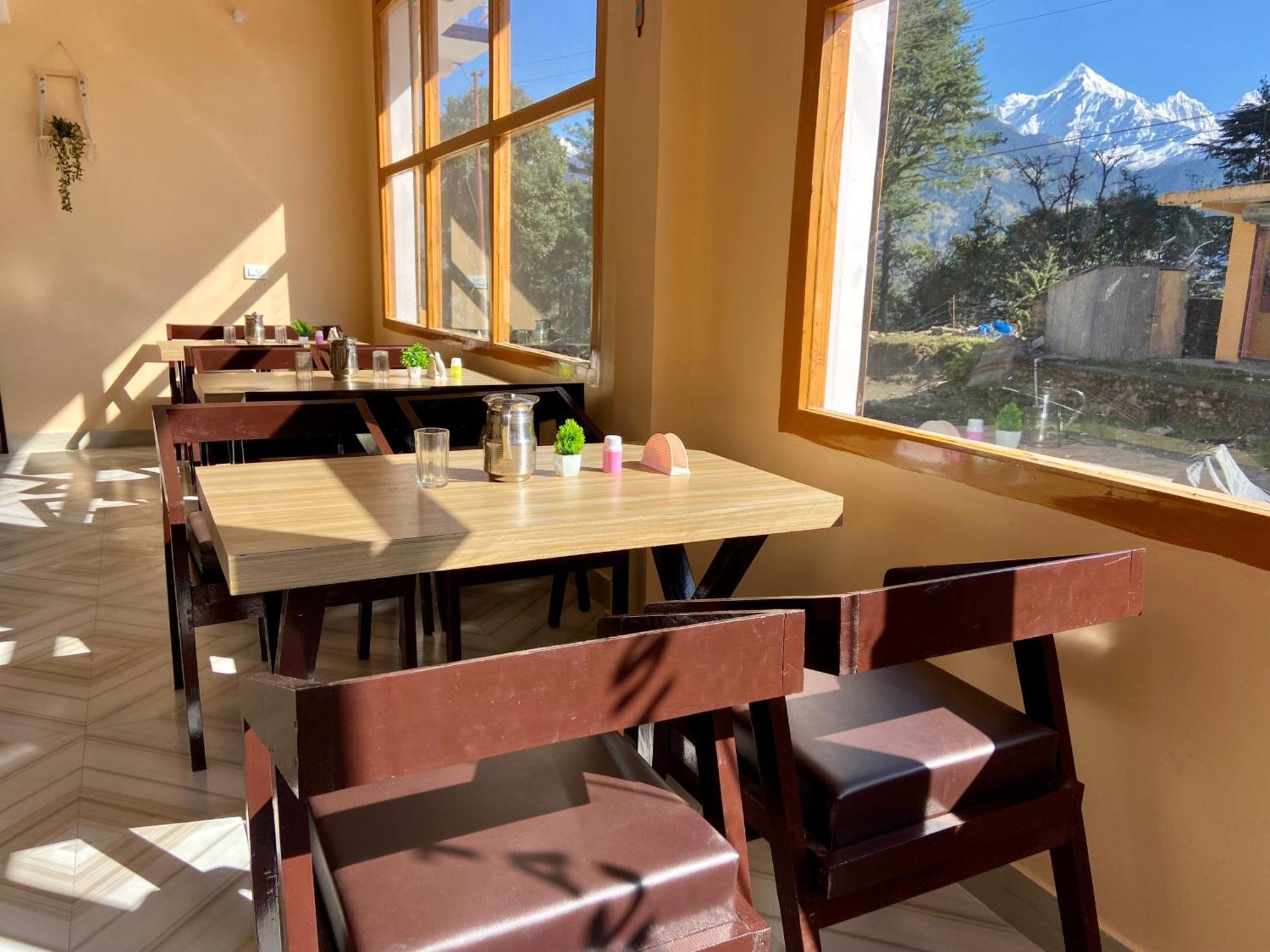 Hotel Mansarovar Inn Munsyari Экстерьер фото